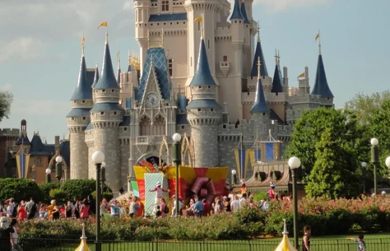 Family vacation with kids at Disney world on a budget
