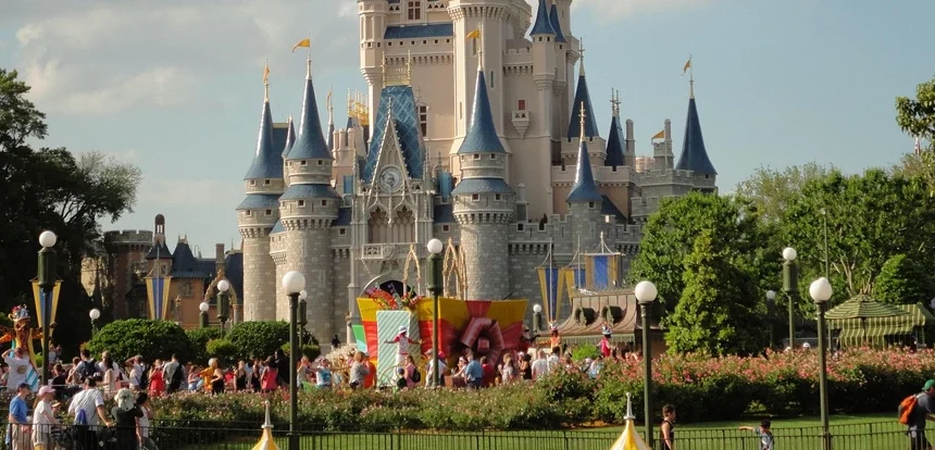 Family vacation with kids at Disney world on a budget
